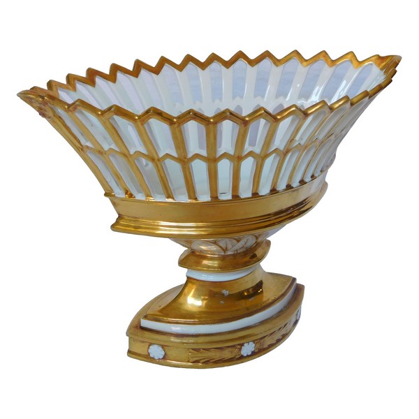 Coupe ajourée en porcelaine de Paris dorée à l'or, époque Empire / Restauration