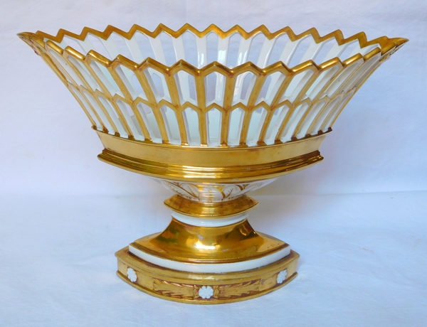 Coupe ajourée en porcelaine de Paris dorée à l'or, époque Empire / Restauration