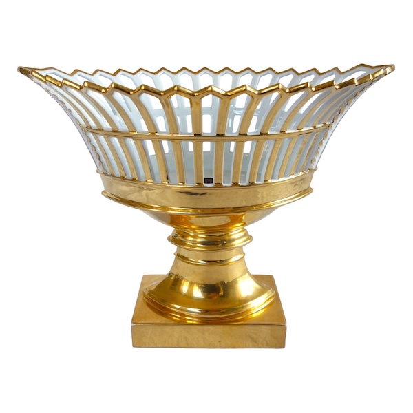 Paris porcelain reticulated cup enhanced with fine gold, early 19th century