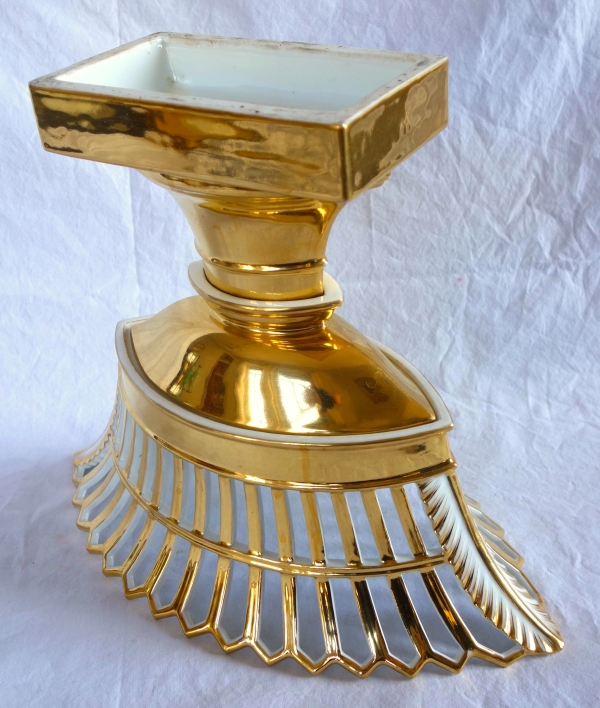 Paris porcelain reticulated cup enhanced with fine gold, early 19th century