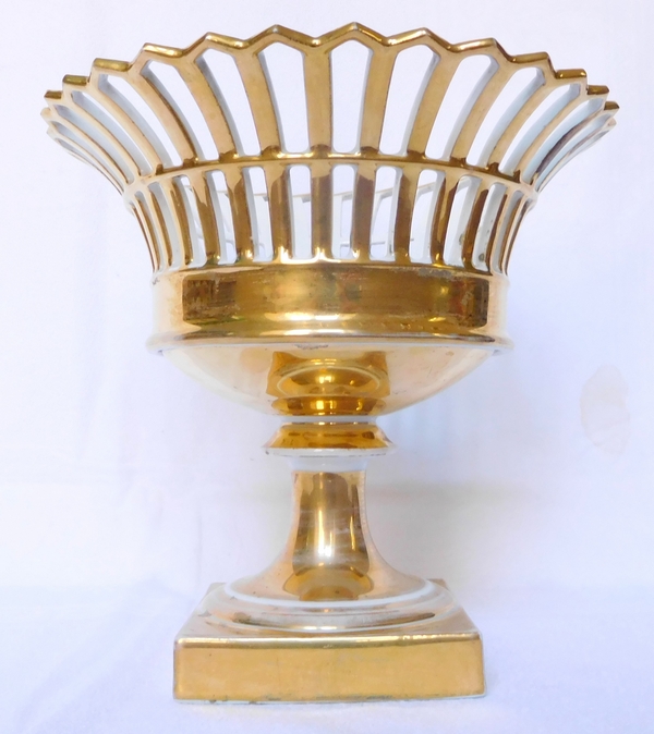 Coupe ajourée en porcelaine de paris dorée à l'or d'époque Empire / Restauration