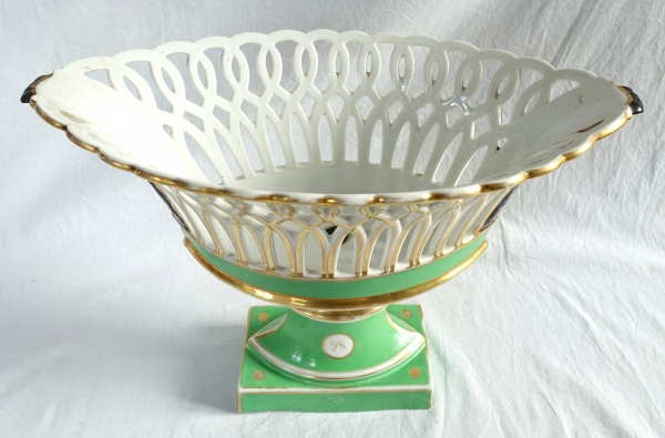 Large Paris porcelain reticulated cup, green porcelain enhanced with fine gold - 19th century