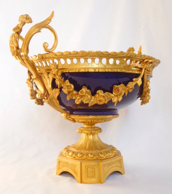 Grande coupe centre de table en bronze doré & porcelaine - style Louis XVI