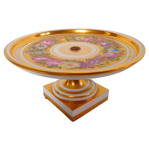Coupe montée en porcelaine de Paris, décor Empire doré dans le goût de Sèvres, époque Charles X