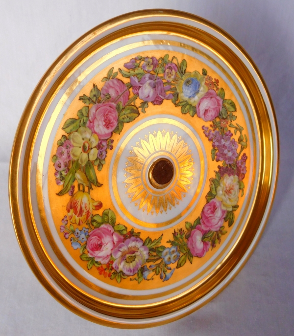 Coupe montée en porcelaine de Paris, décor Empire doré dans le goût de Sèvres, époque Charles X