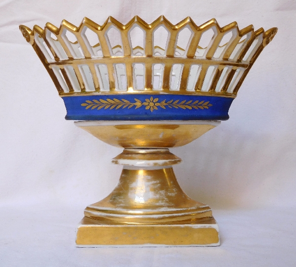Empire Paris porcelain reticulated cup enhanced with fine gold circa 1820