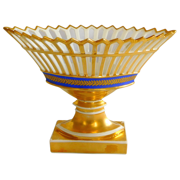 Coupe ajourée en porcelaine de Paris bleue et or d'époque Empire / Restauration