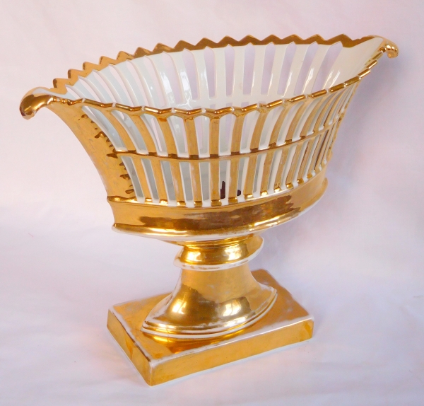 Empire Paris porcelain reticulated cup enhanced with fine gold, early 19th century circa 1820