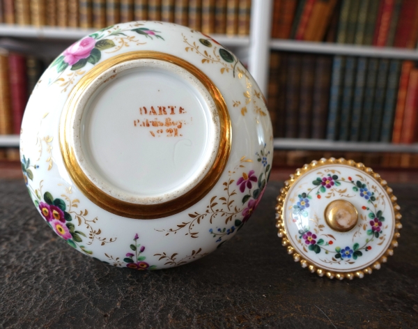 Manufacture Darte - porcelain bottle - Charles X period - signed