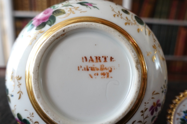 Manufacture Darte - porcelain bottle - Charles X period - signed