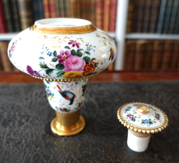 Manufacture Darte - porcelain bottle - Charles X period - signed