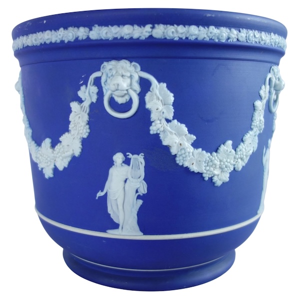 Wedgwood : grand cache-pot / centre de table néoclassique en porcelaine biscuit bleu foncé