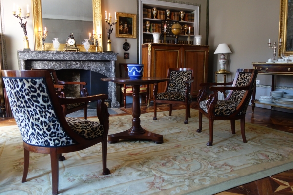 Wedgwood : grand cache-pot / centre de table néoclassique en porcelaine biscuit bleu foncé