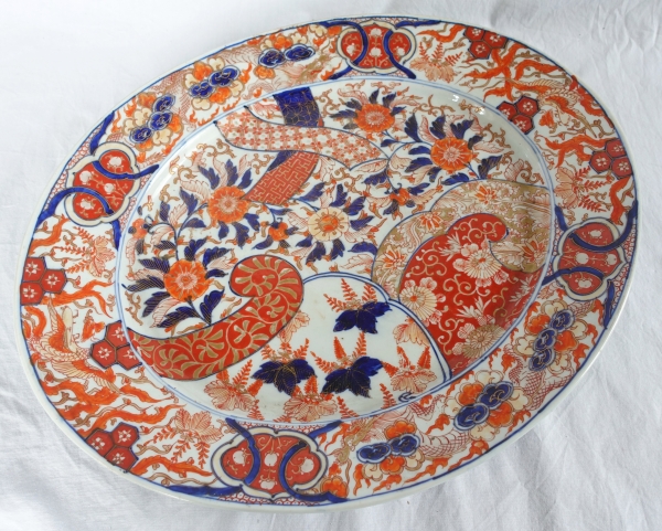 Grand plat ovale en porcelaine à décor Imari, Japon - époque Edo - 44cm