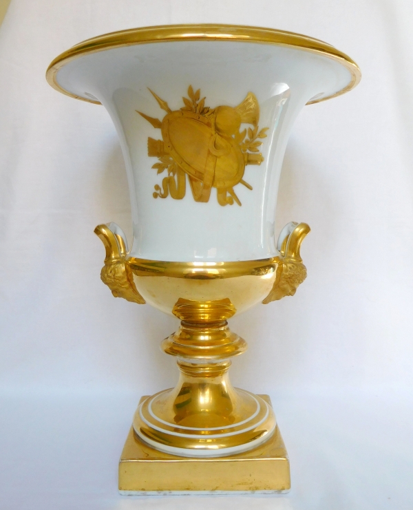 Vase Medicis en porcelaine de Paris dorée, époque Empire Restauration
