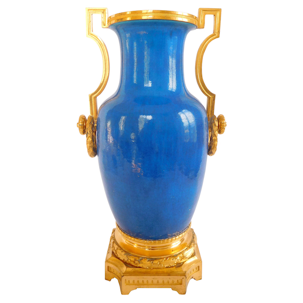 Grand vase d'ornement Louis XVI en porcelaine turquoise et bronze doré
