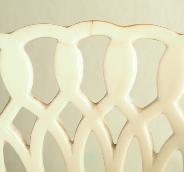 Grande corbeille / coupe ajourée en porcelaine de Paris dorée époque XIXe siècle
