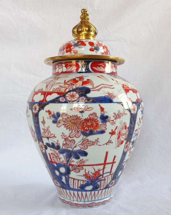 Grande potiche en porcelaine Imari et bronze doré, Japon, époque XVIIIe siècle - 38cm