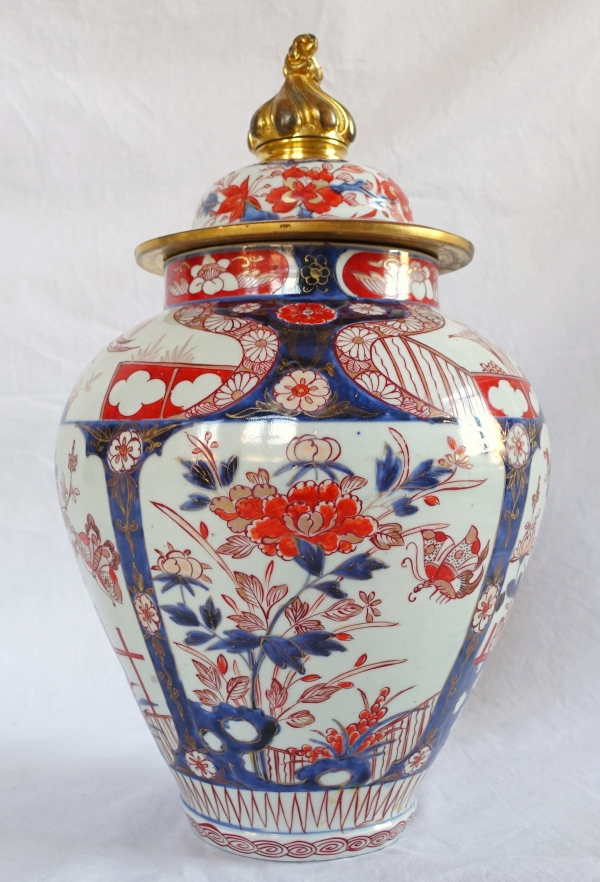 Grande potiche en porcelaine Imari et bronze doré, Japon, époque XVIIIe siècle - 38cm