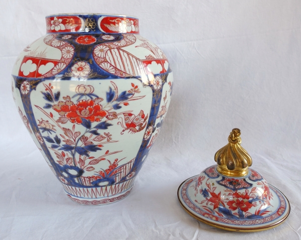 Grande potiche en porcelaine Imari et bronze doré, Japon, époque XVIIIe siècle - 38cm