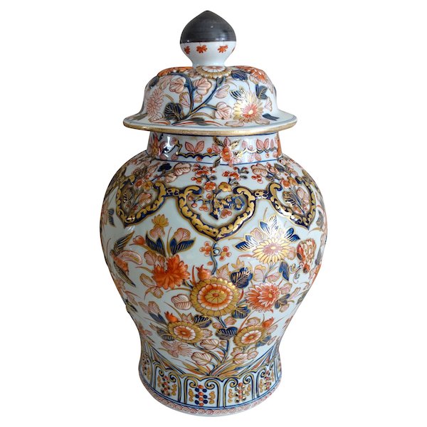 Tall Imari porcelain potiche, China, late 19th century - 45cm