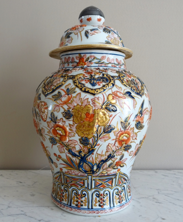 Tall Imari porcelain potiche, China, late 19th century - 45cm