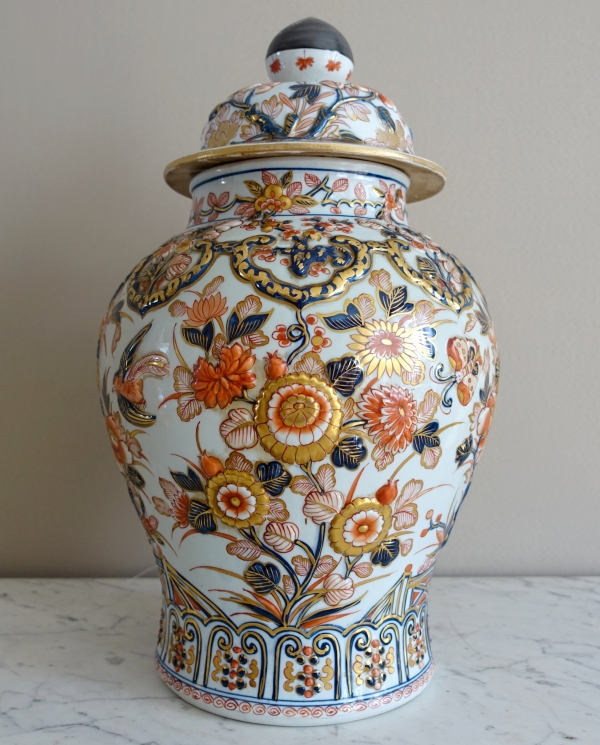 Tall Imari porcelain potiche, China, late 19th century - 45cm