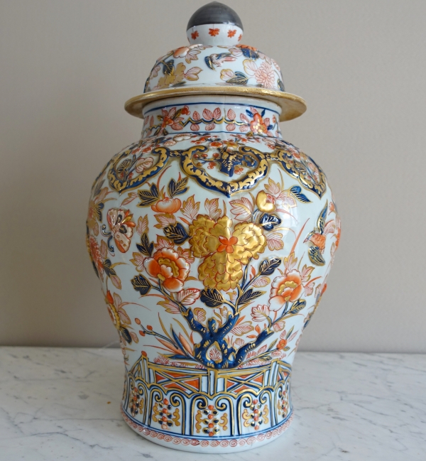 Tall Imari porcelain potiche, China, late 19th century - 45cm