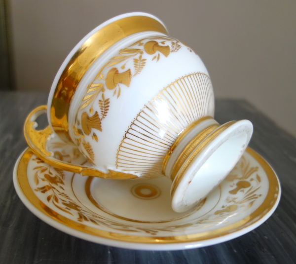 Grande tasse à petit-déjeuner / à chocolat en porcelaine de Paris dorée, époque Empire