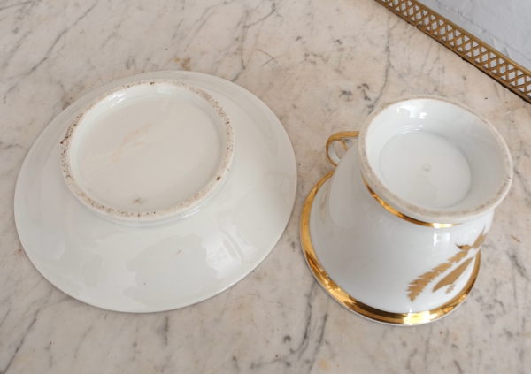 Large Paris porcelain breakfast cup gilt with fine gold, early 19th century