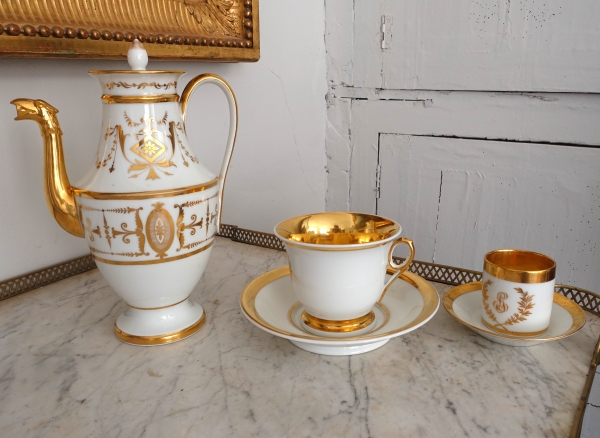 Large Paris porcelain breakfast cup gilt with fine gold, early 19th century