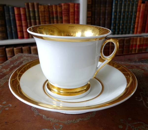 Large Paris porcelain breakfast cup gilt with fine gold, early 19th century