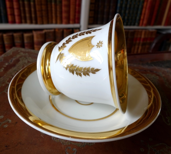 Large Paris porcelain breakfast cup gilt with fine gold, early 19th century