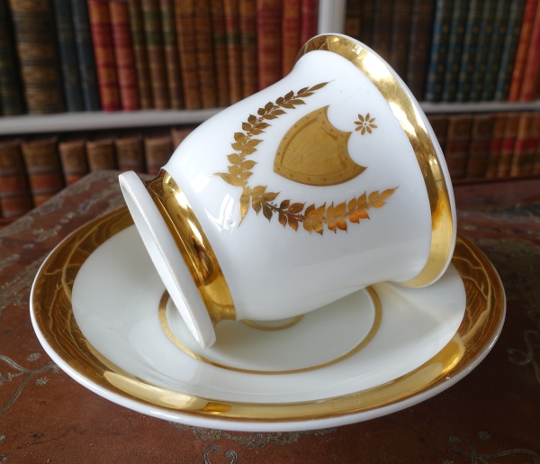 Large Paris porcelain breakfast cup gilt with fine gold, early 19th century