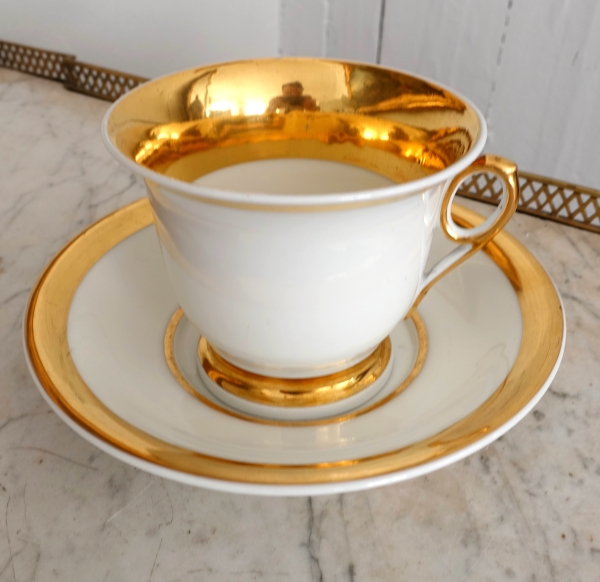 Large Paris porcelain breakfast cup gilt with fine gold, early 19th century