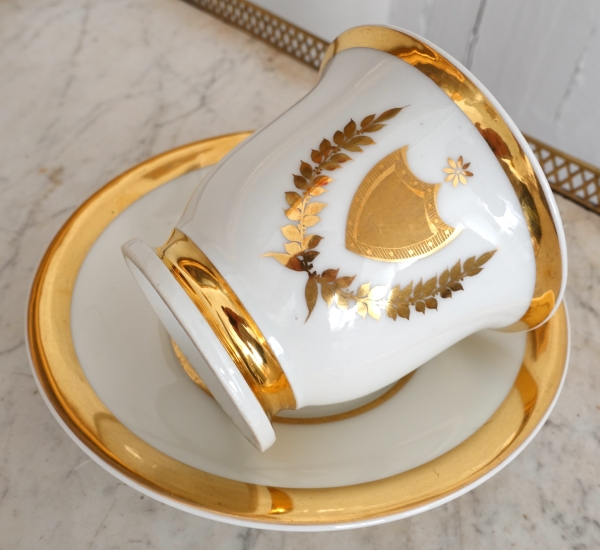 Large Paris porcelain breakfast cup gilt with fine gold, early 19th century