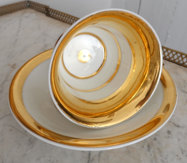 Large Paris porcelain breakfast cup gilt with fine gold, early 19th century