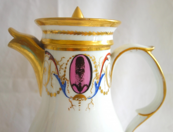 Verseuse / cafetière en porcelaine, époque Directoire Consulat - fin XVIIIe siècle vers 1800