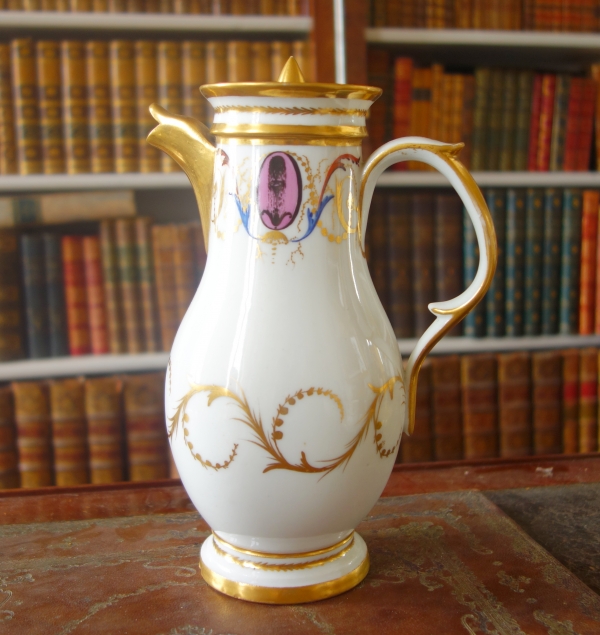 Verseuse / cafetière en porcelaine, époque Directoire Consulat - fin XVIIIe siècle vers 1800