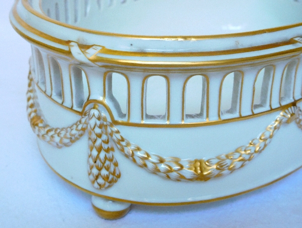 Paris porcelain Louis XVI style jardiniere / center table enhanced with fine gold, circa 1900