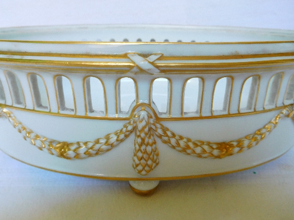 Paris porcelain Louis XVI style jardiniere / center table enhanced with fine gold, circa 1900