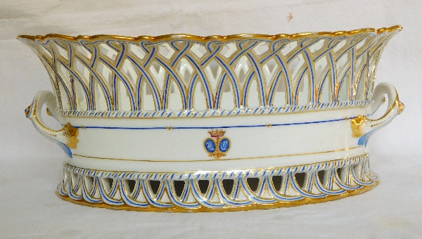 Large Paris porcelain ovale gilt jardiniere / planter, 19th century, VC monogram