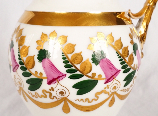 Manufacture de Locré : ensemble lavabo en porcelaine de Paris, aiguière et son bassin, époque Consulat vers 1800