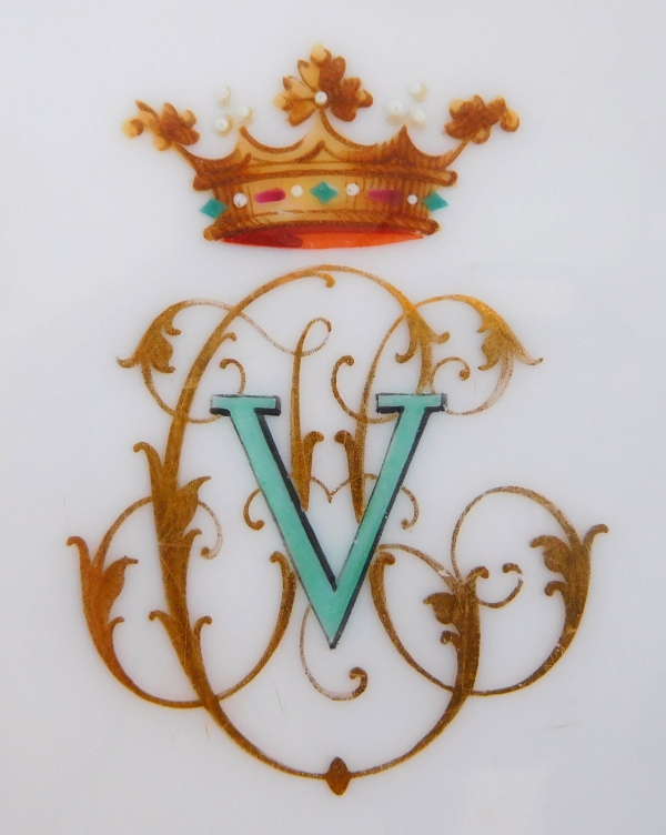 Légumier en porcelaine, couronne de marquis & monogramme V, Manufacture Pillivuyt - XIXe siècle