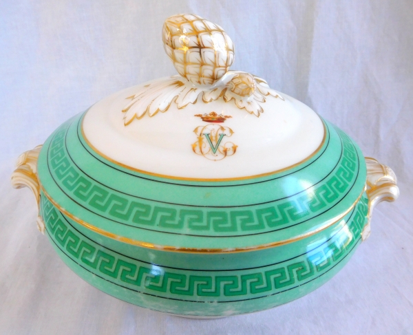 Légumier en porcelaine, couronne de marquis & monogramme V, Manufacture Pillivuyt - XIXe siècle
