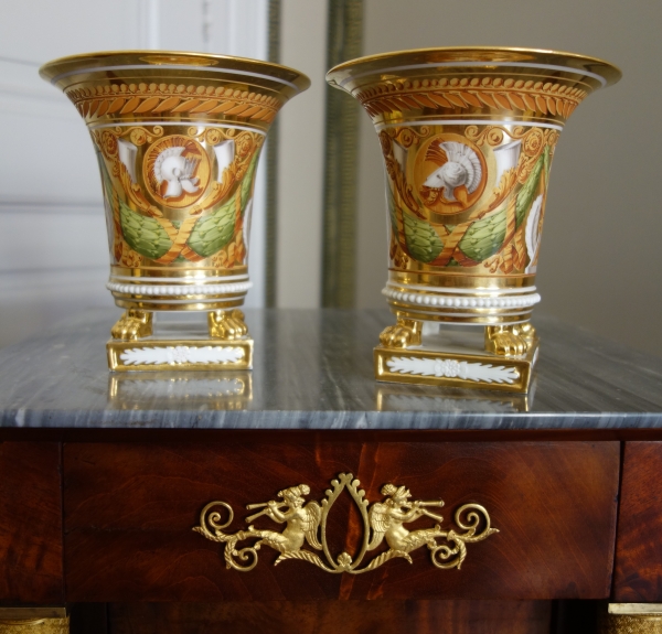 Paire de cache-pots d'époque Restauration en porcelaine attr. à Schoelcher - vers 1820