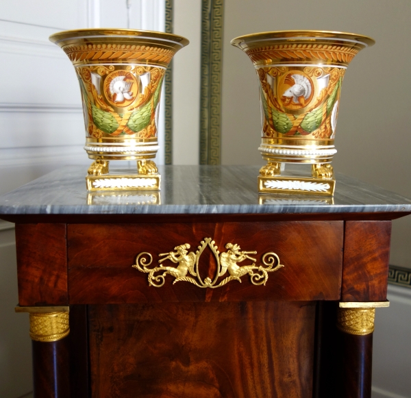 Paire de cache-pots d'époque Restauration en porcelaine attr. à Schoelcher - vers 1820