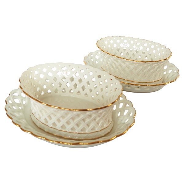 Nast : paire de corbeilles ajourées d’époque Empire en porcelaine de Paris blanche et or