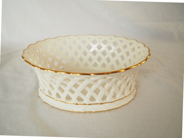 Nast : paire de corbeilles ajourées d’époque Empire en porcelaine de Paris blanche et or