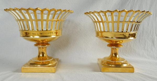 Pair of Empire Paris porcelain reticulated cups gilt with fine gold, early 19th century